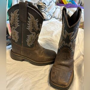Size 9 ariat boots